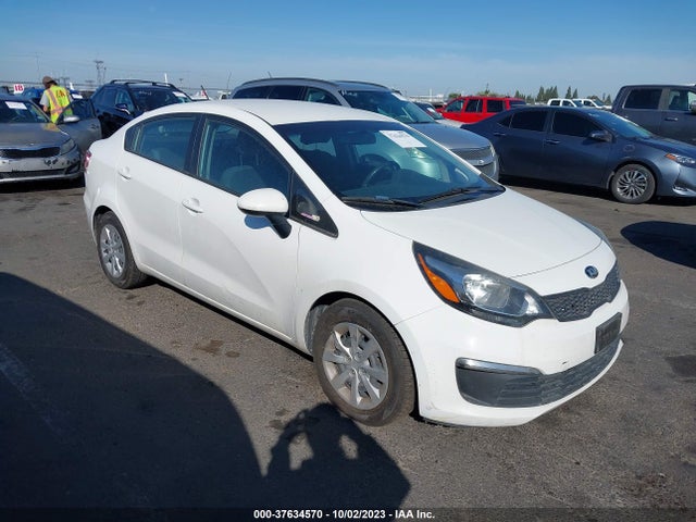 2016 KNADM4A30G6572681 main image
