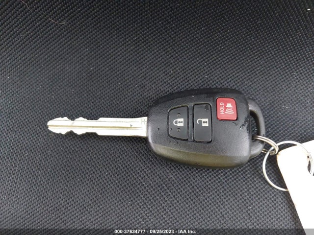 2017 TOYOTA RAV4 LE VIN: 2T3BFREV1HW638880