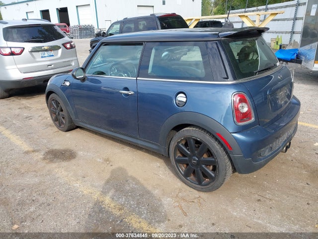 2010 MINI COOPER HARDTOP WMWMF7C54ATZ72004 Photo 2