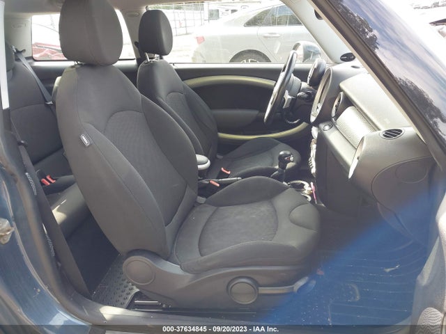 2010 MINI COOPER HARDTOP WMWMF7C54ATZ72004 Photo 4