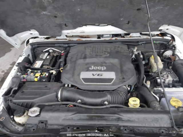 1C4HJWEG8FL737852 Jeep Wrangler Unlimited Sahara