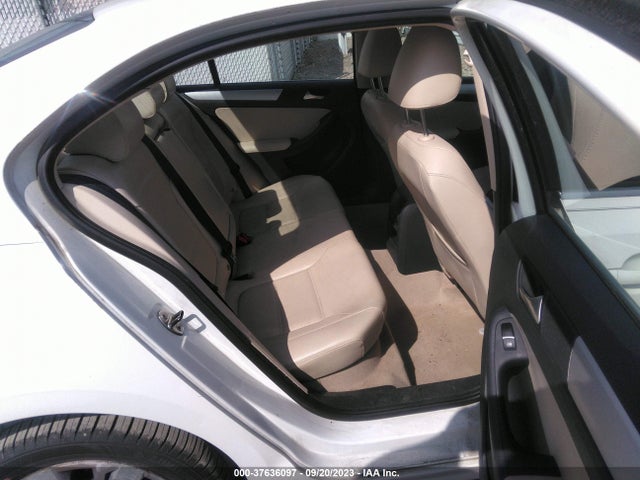 2013 VOLKSWAGEN JETTA SEDAN SE VIN: 3VWBP7AJ3DM397899