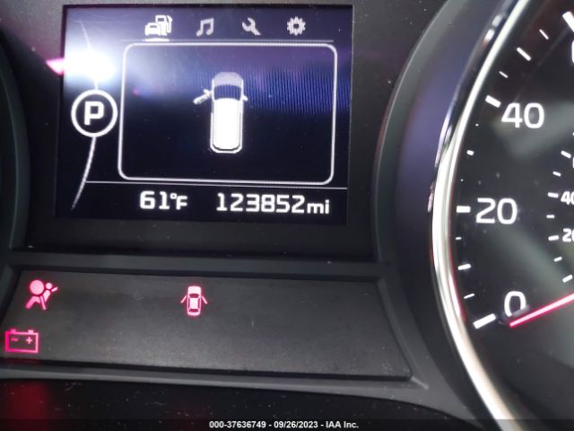 KNDMB5C13H6332830 KIA SEDONA LX