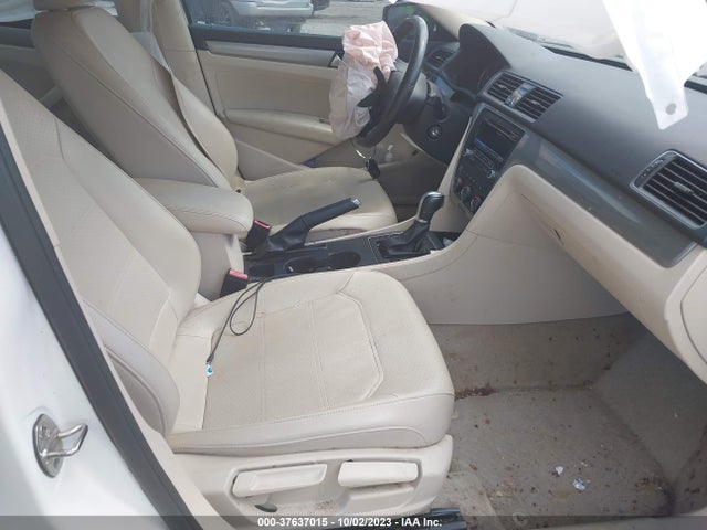1VWAS7A35FC027960 Volkswagen Passat 1.8t Wolfsburg Ed