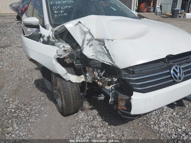 1VWAS7A35FC027960 Volkswagen Passat 1.8t Wolfsburg Ed