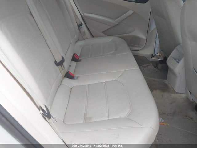 1VWAS7A35FC027960 Volkswagen Passat 1.8t Wolfsburg Ed
