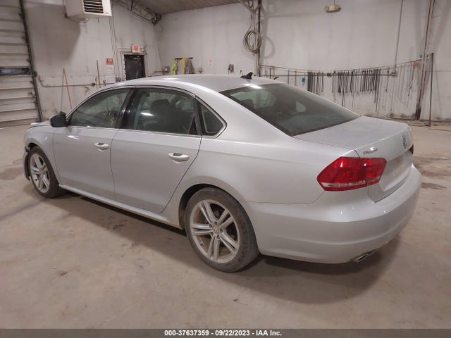 1VWBV7A31FC019768 Volkswagen Passat 2.0l Tdi Se W/sunroof