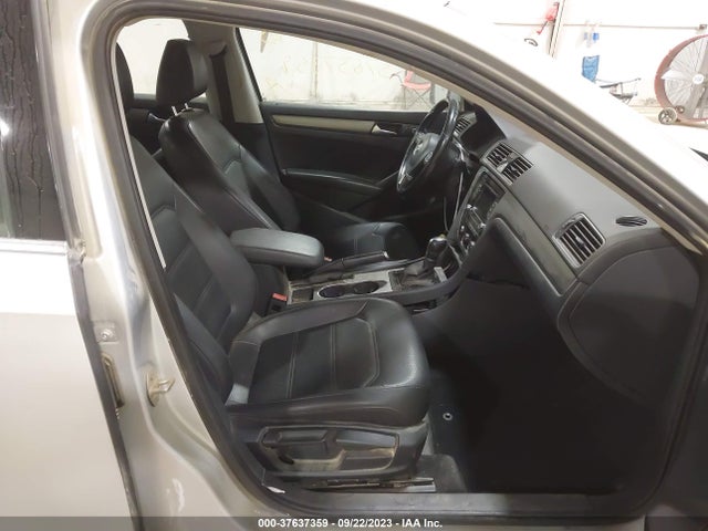 1VWBV7A31FC019768 Volkswagen Passat 2.0l Tdi Se W/sunroof