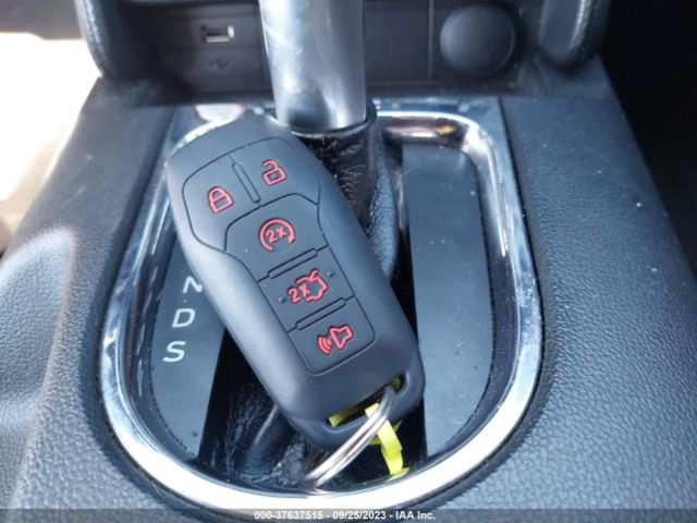 1FA6P8AM1G5200944 Ford Mustang V6