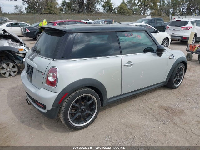 2011 MINI COOPER HARDTOP WMWSV3C57BTY14017 Photo 3