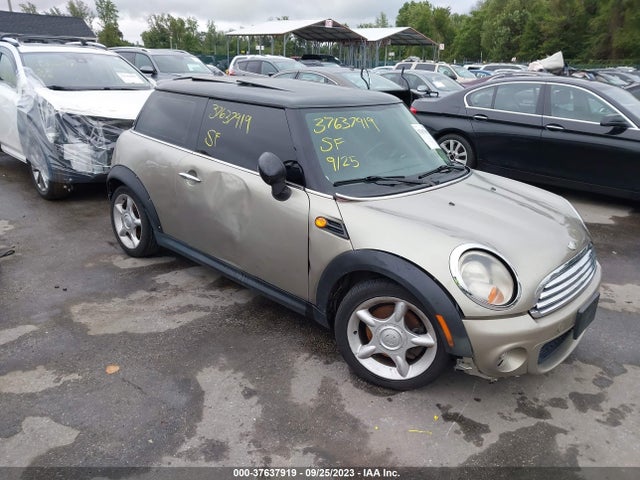 2011 MINI COOPER WMWSU3C57BT093281 Photo 0