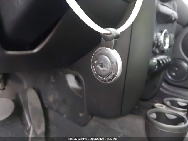 2011 MINI COOPER WMWSU3C57BT093281 Photo 10