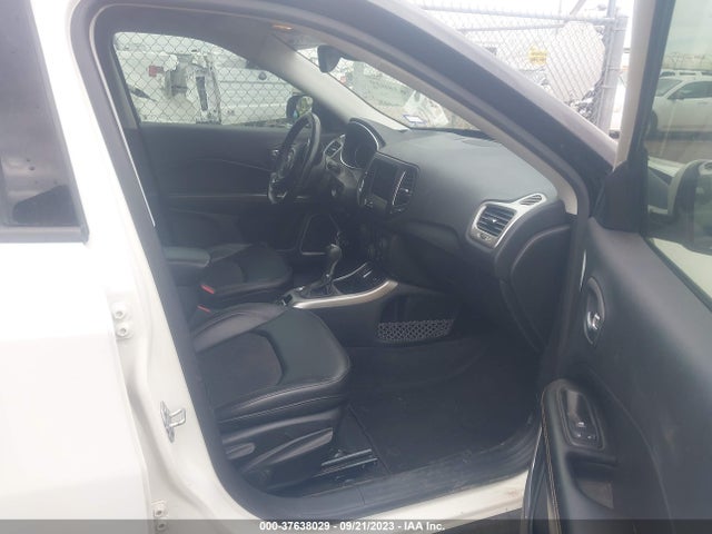 3C4NJCBB2JT263274 Jeep Compass Latitude