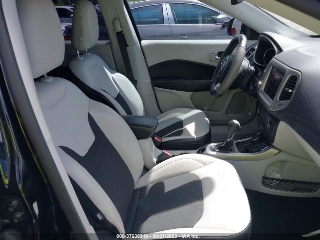 2019 JEEP COMPASS 3C4NJDBB1KT744897 Photo 4