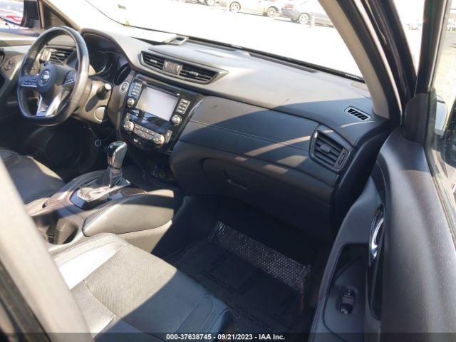 JN8AT2MTXHW398424 Nissan Rogue Sl