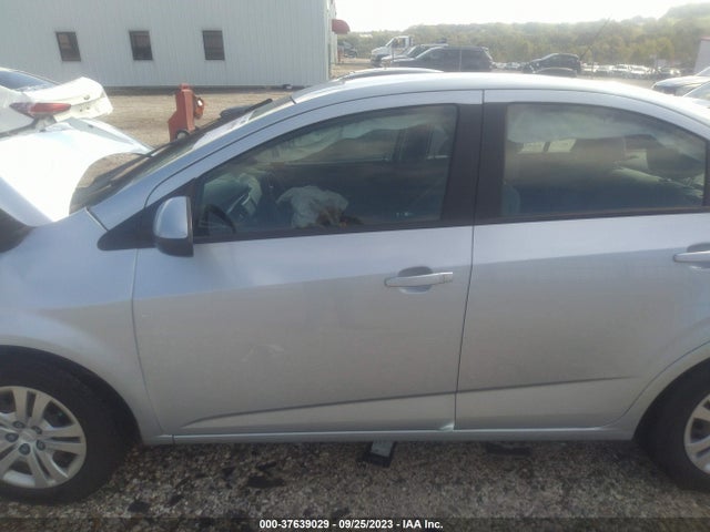 Chevrolet SONIC LS 2017 1G1JB5SH1H4138657 Image 14