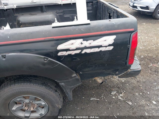 2002 NISSAN FRONTIER 4WD XE VIN: 1N6ED26Y52C330556