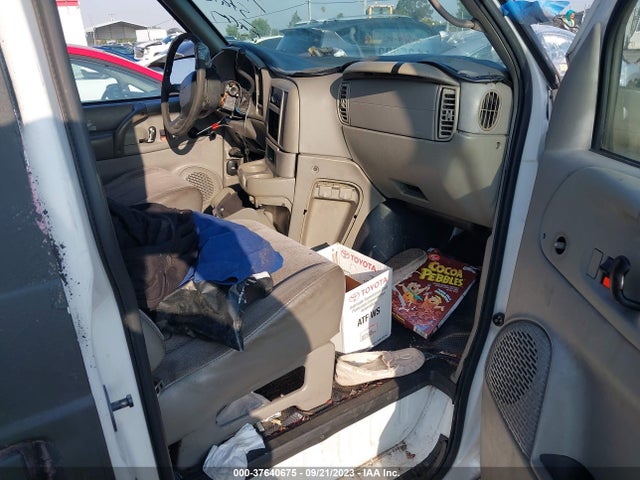 2000 CHEVROLET ASTRO CARGO VAN VIN: 1GCDM19W5YB100856