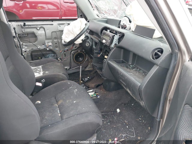 2005 SCION XB VIN: JTLKT334354002068