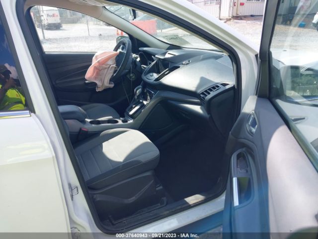 1FMCU0GX1GUA74921 Ford ESCAPE SE