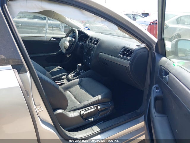 3VWD17AJ9FM220576 Volkswagen Jetta Sedan 1.8t Se W/connectivity
