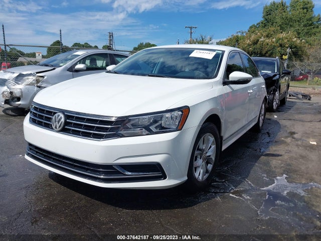 1VWAT7A33HC005973 Volkswagen Passat 1.8t S