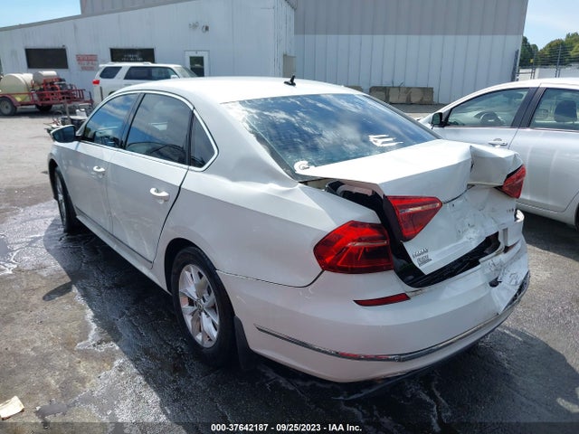 1VWAT7A33HC005973 Volkswagen Passat 1.8t S