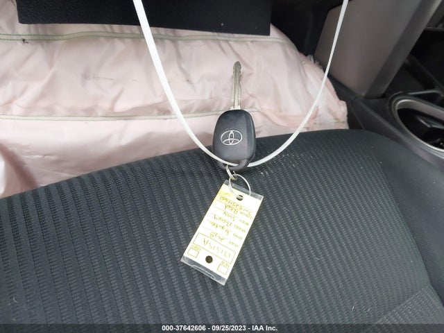 Toyota RAV4 LE 2018 2T3BFREV8JW825460 Image 11