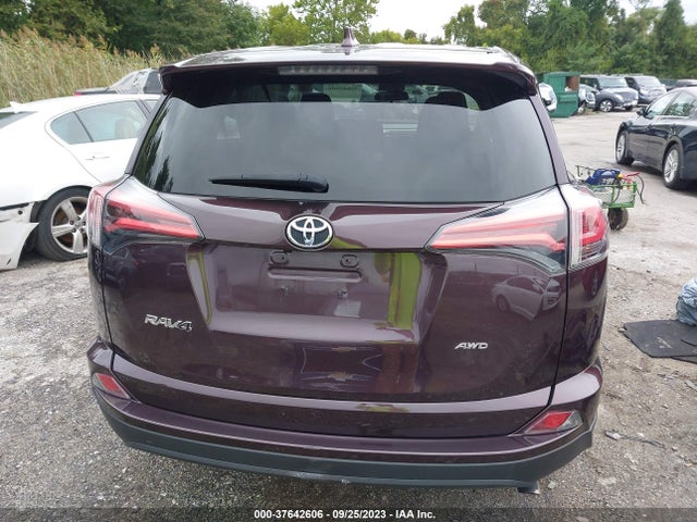 Toyota RAV4 LE 2018 2T3BFREV8JW825460 Image 17