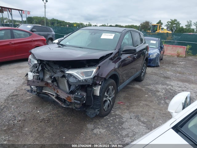 Toyota RAV4 LE 2018 2T3BFREV8JW825460 Image 2