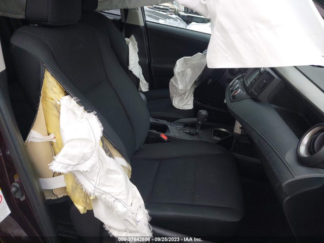 Toyota RAV4 LE 2018 2T3BFREV8JW825460 Image 5