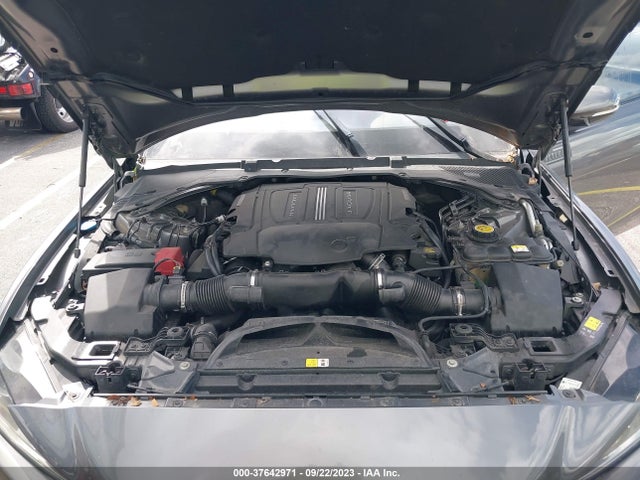 2017 JAGUAR XE SAJAF4BV2HA948989 Photo 9