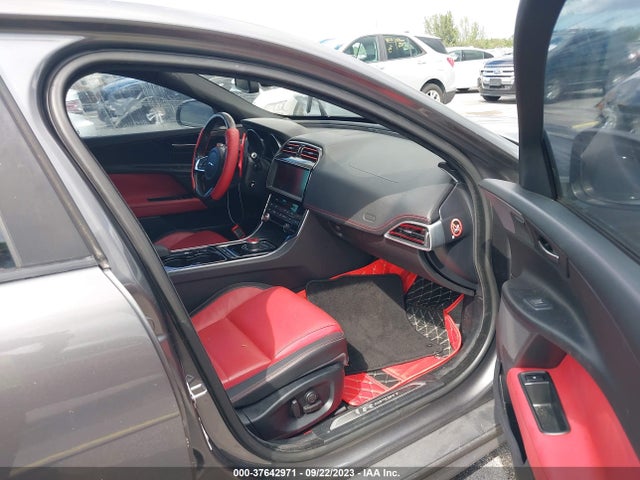 2017 JAGUAR XE SAJAF4BV2HA948989 Photo 4