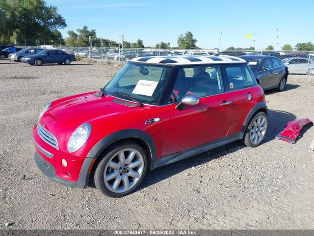 2006 MINI COOPER S WMWRE33526TL21110 Photo 1