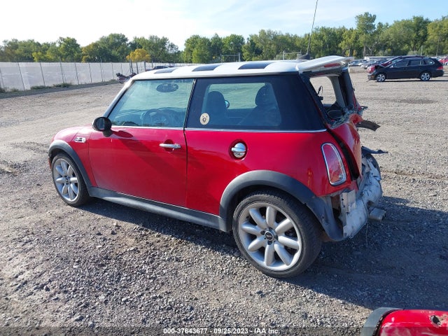 2006 MINI COOPER S WMWRE33526TL21110 Photo 2