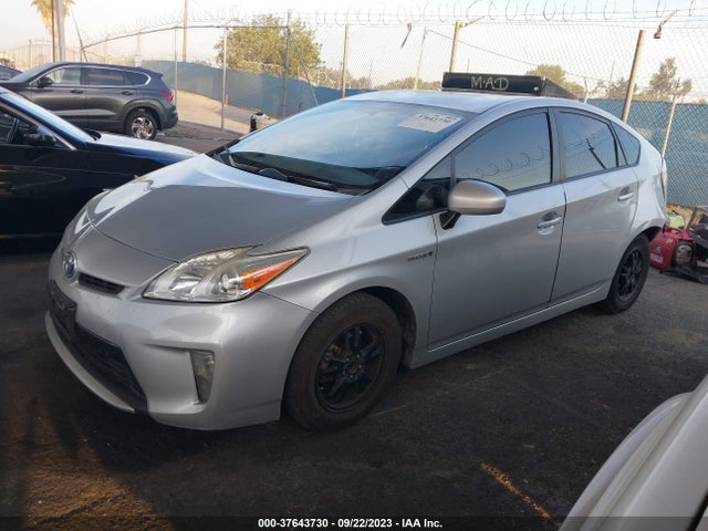 Toyota Prius Four 2015 JTDKN3DU1F0410257 Image 2