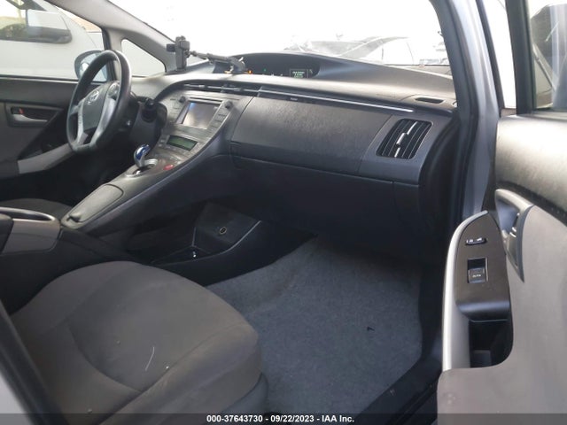 Toyota Prius Four 2015 JTDKN3DU1F0410257 Image 11