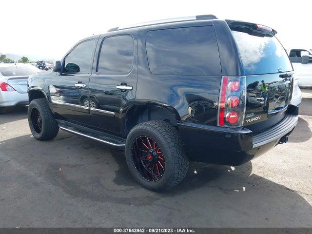 2011 GMC YUKON DENALI VIN: 1GKS2EEF3BR251367