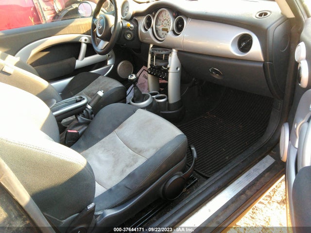 2006 MINI COOPER HARDTOP WMWRC33576TK73870 Photo 4
