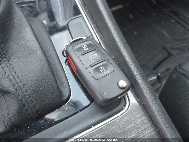 1VWBT7A37HC001560 Volkswagen Passat 1.8t Se