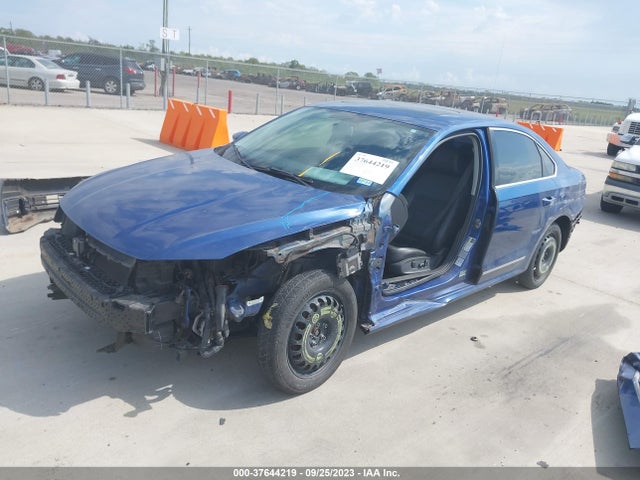 1VWBT7A37HC001560 Volkswagen Passat 1.8t Se