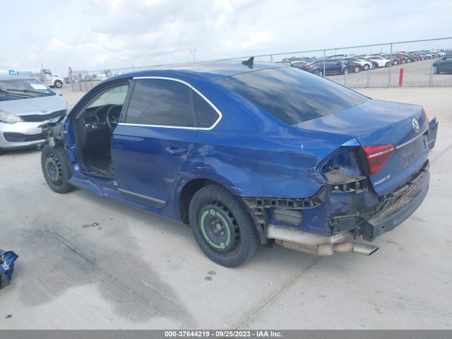 1VWBT7A37HC001560 Volkswagen Passat 1.8t Se