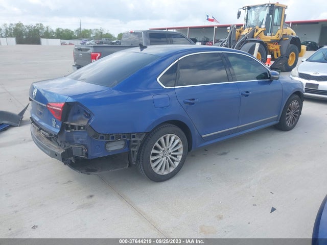 1VWBT7A37HC001560 Volkswagen Passat 1.8t Se