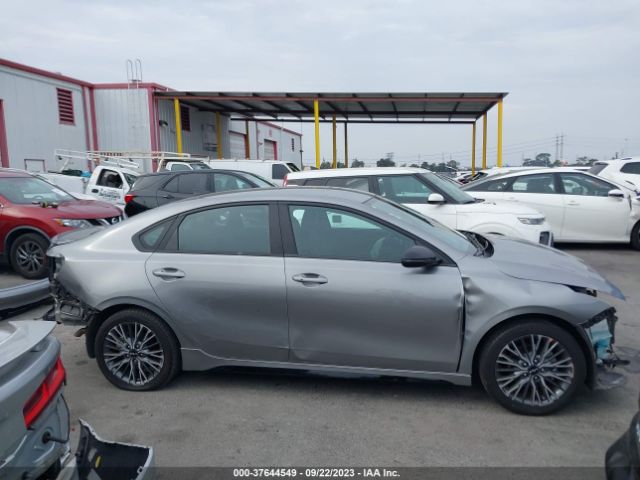 3KPF54AD8NE473826 KIA Forte Gt-line