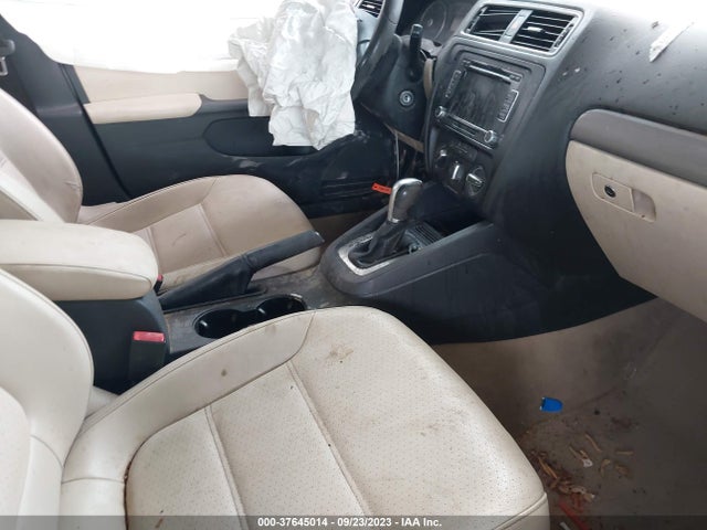 3VWLL7AJ5EM354523 Volkswagen Jetta Sedan Tdi W/premium
