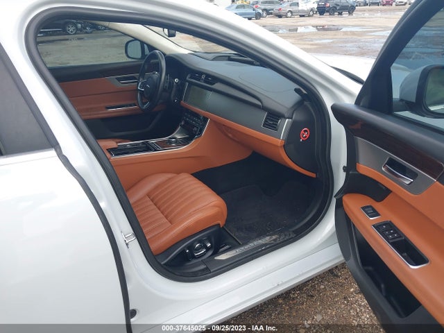 2018 JAGUAR XF SAJBH4EV0JCY53450 Photo 4