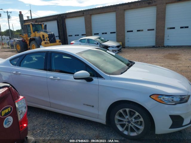 3FA6P0LU3KR226126 Ford Fusion Hybrid Se