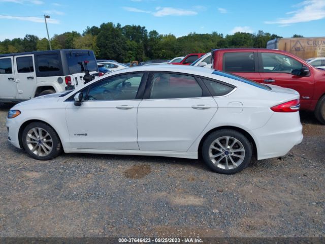3FA6P0LU3KR226126 Ford Fusion Hybrid Se