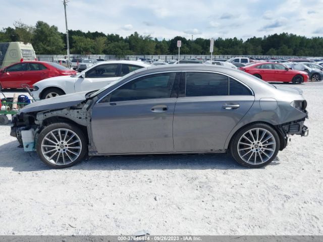 WDD3G4EB6KW017434 Mercedes-Benz A-class A 220