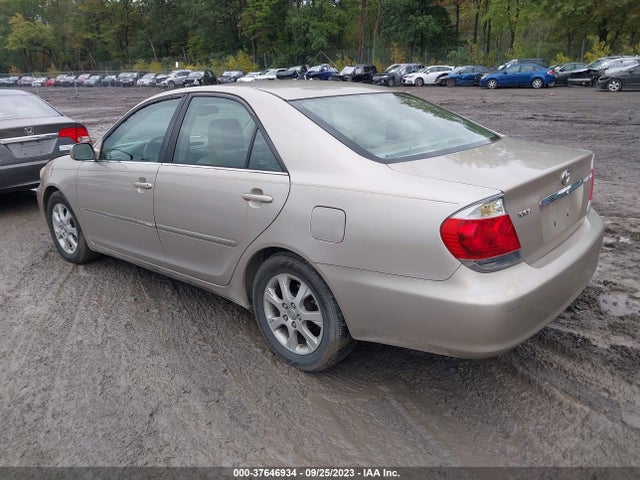 2005 TOYOTA CAMRY 4T1BE30K45U381389 Photo 2